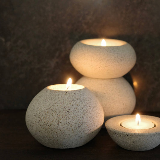 Sphere shapes beige tealight holders
